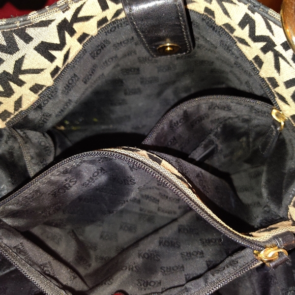 Authentic Michael kors purse - Picture 2 of 5